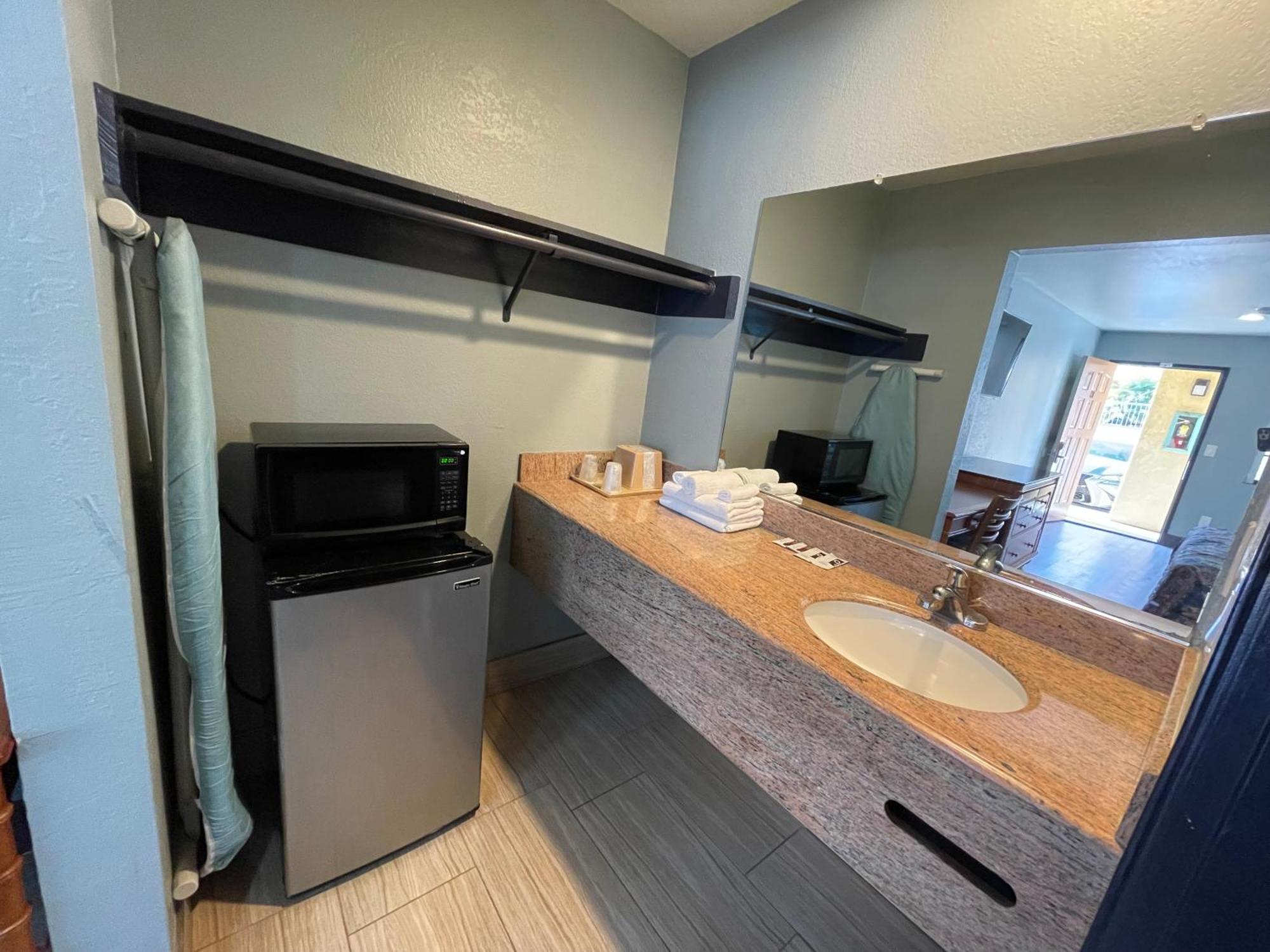 Travelers Inn Castro Valley Extérieur photo